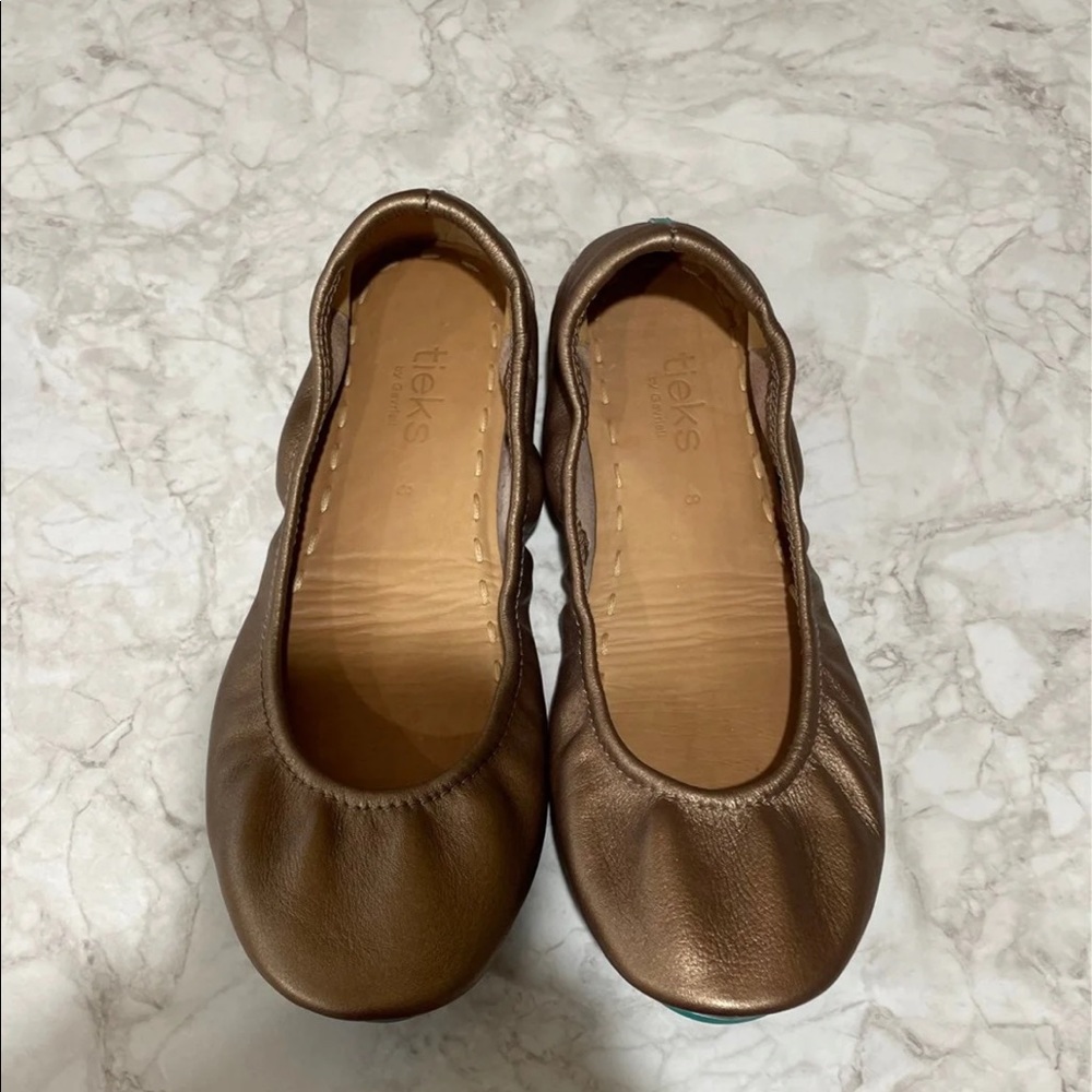 Size 8 bronze Tieks